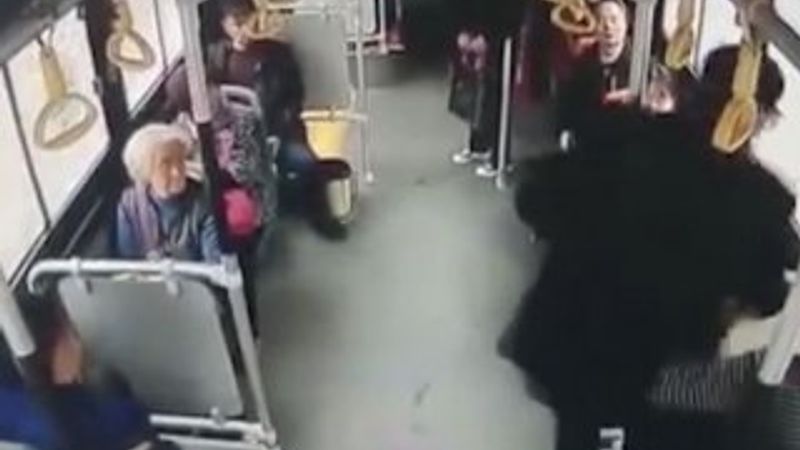 Çin'de otobüste yer vermeme kavgası