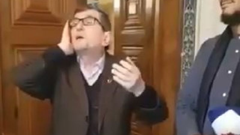 Müezzin 5 farklı makamda ezan okudu