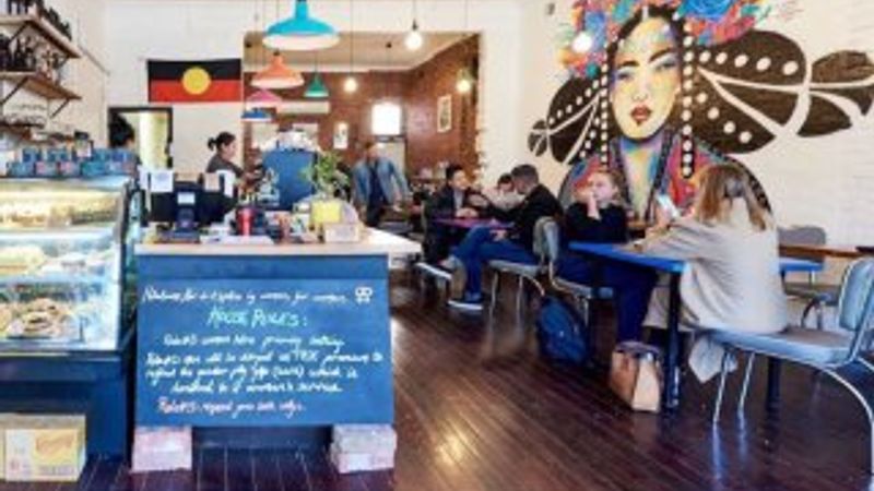 Erkeklerden vergi alan kafeye kapatma kararı