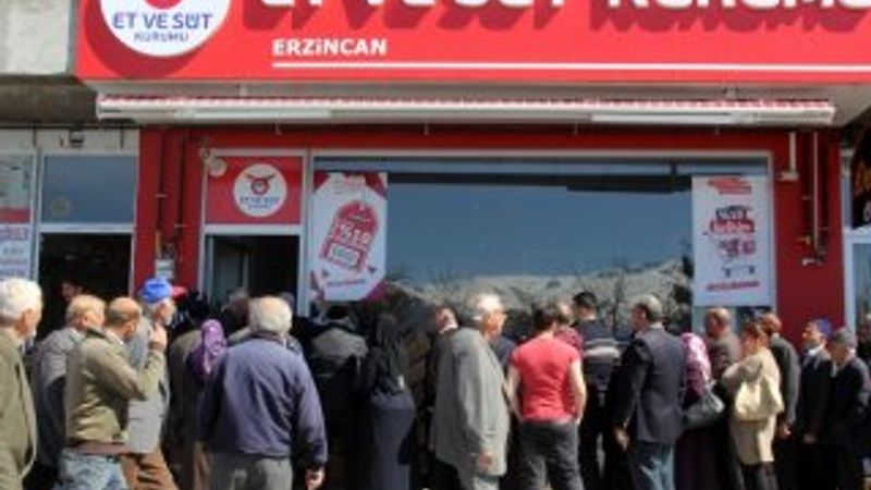 Erzincan’da ucuz et kuyruğu