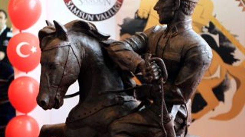 500 kilogram çikolatadan Atatürk Anıtı