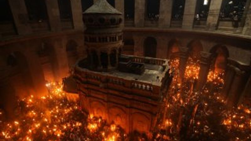 Kudüs'te Kutsal Ateş ayini