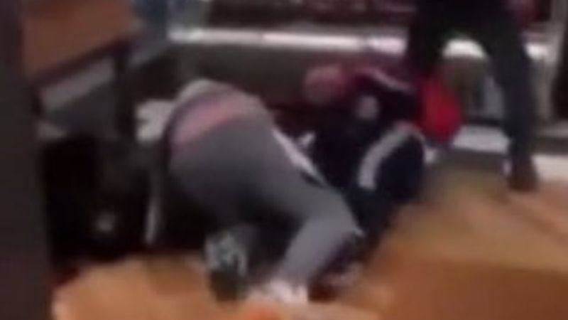 İskoçya'da kadınlar arasında sandviç kavgası