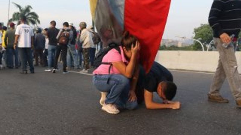 Venezuela'daki darbe yanlılarından mutluluk gözyaşı