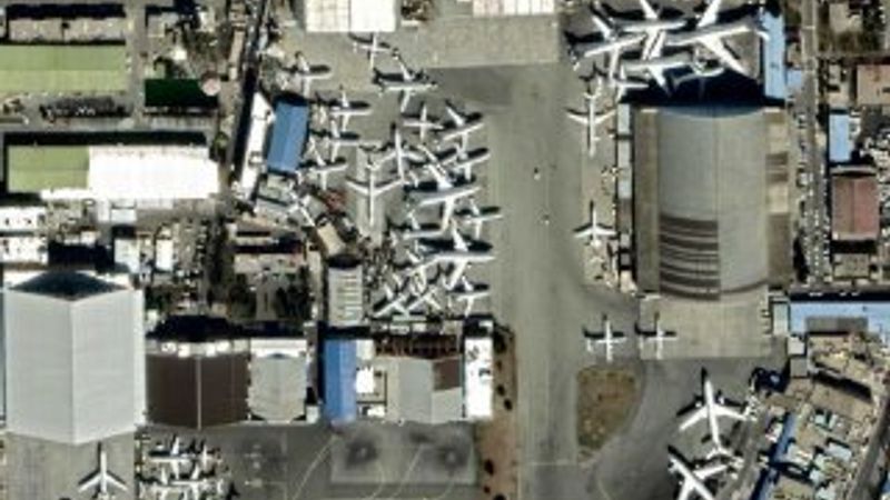 İran’da uçaklar çürümeye terk edildi