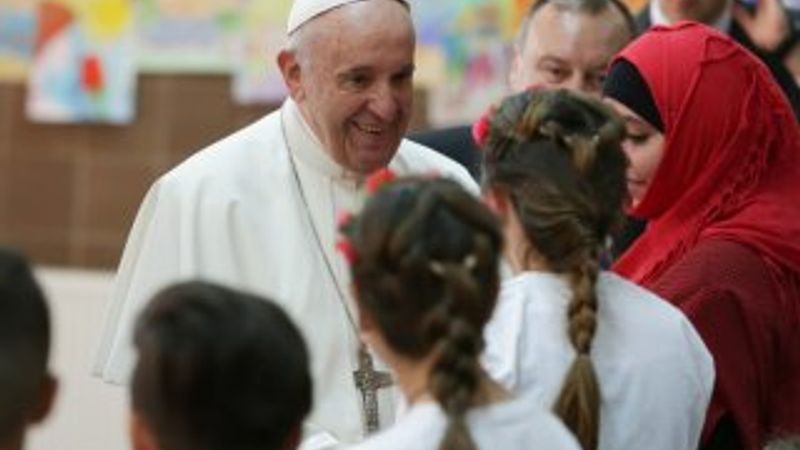 Papa’dan Bulgaristan'daki mülteci kampa ziyaret