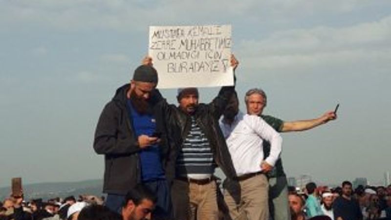 Mısıroğlu'nun cenazesinde Atatürk pankartına gözaltı