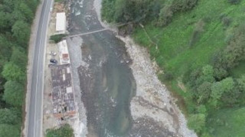 Rize Valisi kaçak yapıların durmamasına tepkili