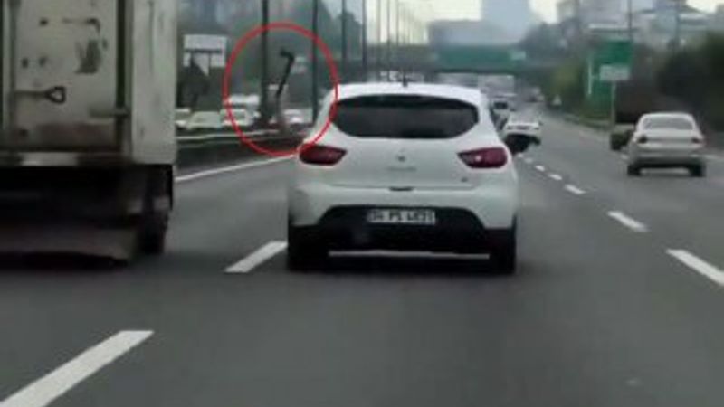 Trafikte balta sallayan maganda