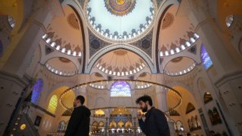 İstanbullular Çamlıca Camisi'ne akın etti