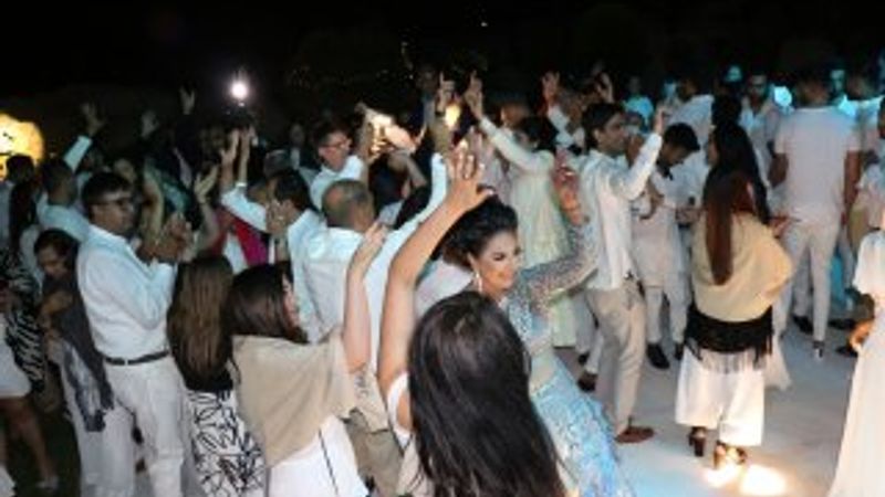 Antalya'da masalsı Hint düğünü