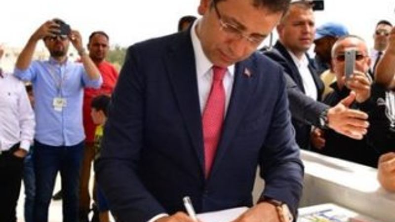 Ekrem İmamoğlu titrini kullanmaya devam ediyor