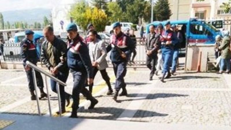 Gediz'de izinsiz kazıya 2 tutuklama