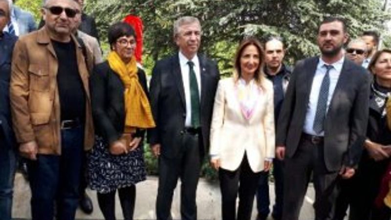 Mansur Yavaş heykel açılışı törenine katıldı