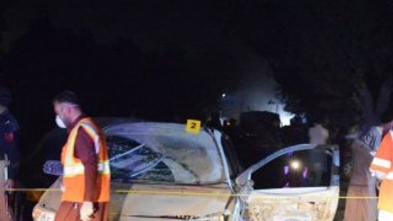 Pakistan'da polise saldırı: 4 ölü