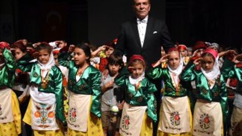 Atatürk'ün benzerine yoğun ilgi