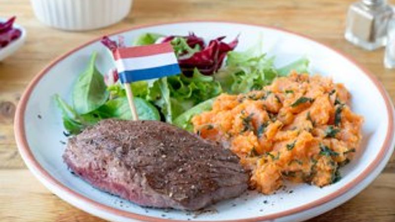 Hollanda'da helal kesim yasaklansın protestosu