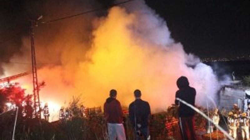 Palet fabrikasındaki yangın söndürüldü