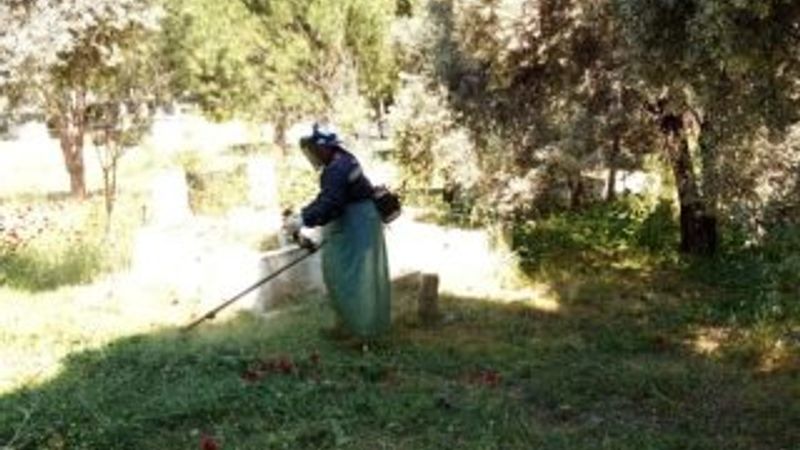 Koçarlı’da mezarlıklar bakıma alındı