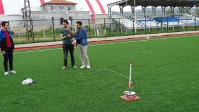 Kütahya’da lise öğrencileri yerli roket üretti