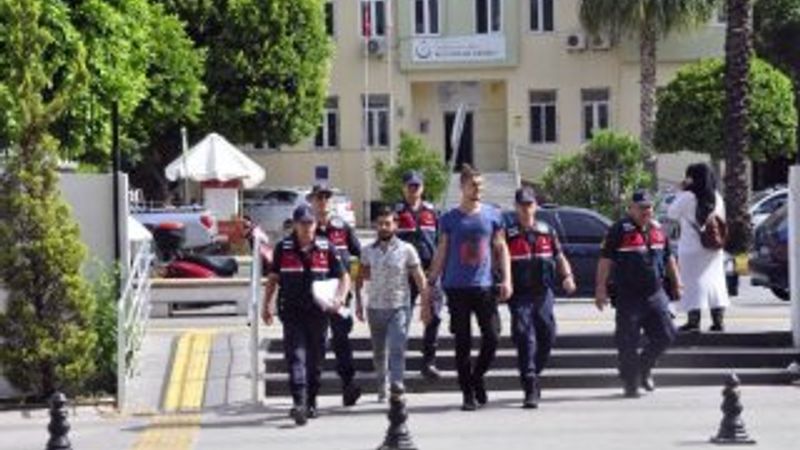 Bilgisayar kasasında uyuşturucu saklayınca yakalandılar