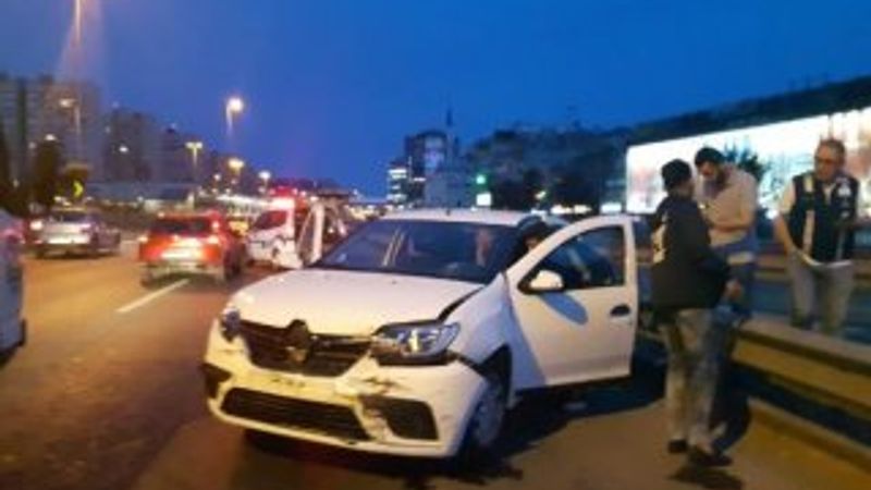 İstanbul'da yarım saat arayla iki kaza yaptı: 2 kişiyi yaraladı