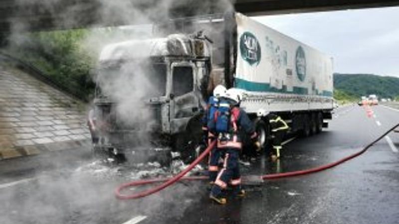 TEM otoyolunda tır alev aldı