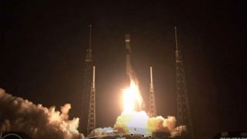 SpaceX uzaya internet uyduları gönderdi