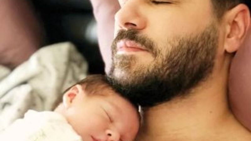 Tolgahan Sayışman oğlunun yüzünü gösterdi