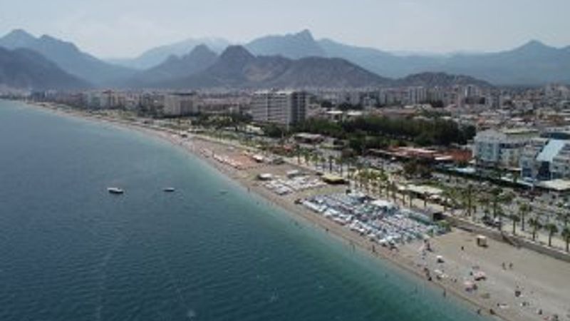 Antalya'da su sıcaklığı 28 dereceye çıktı