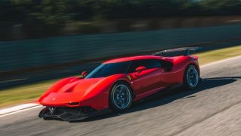 Ferrari yeni aracıyla büyüledi