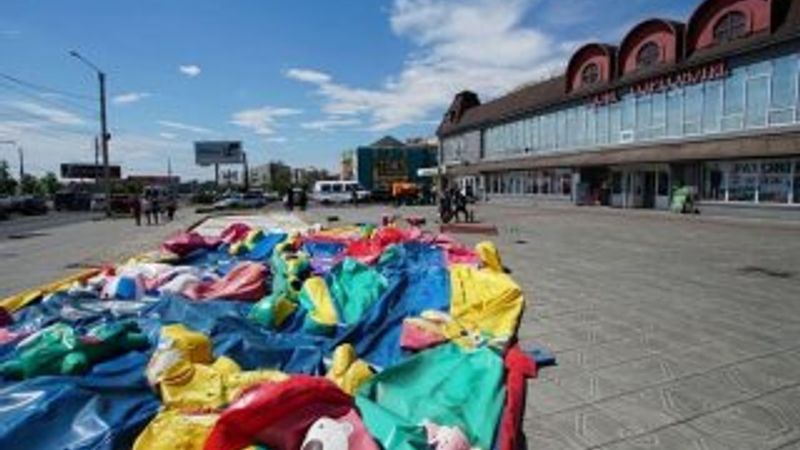 Rusya'da şişme oyun parkı savruldu