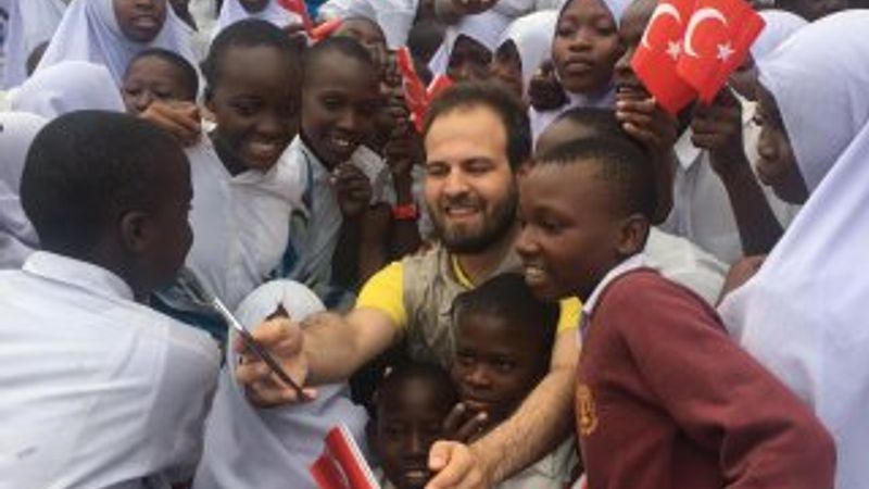 Tanzanya'da çocukların yüzünü güldüren dört gönüllü