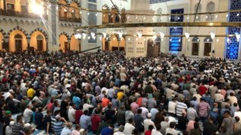 Büyük Çamlıca Camii, Kadir Gecesi'nde doldu taştı