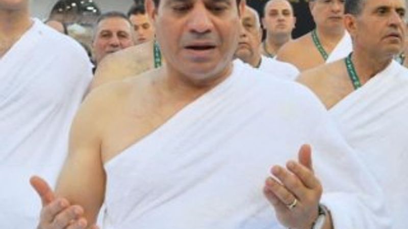 Darbeci Sisi, umre yaptı