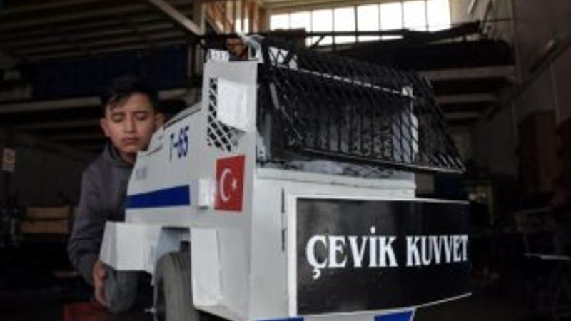 Vanlı baba, oğlunun proje ödevi için mini TOMA yaptı