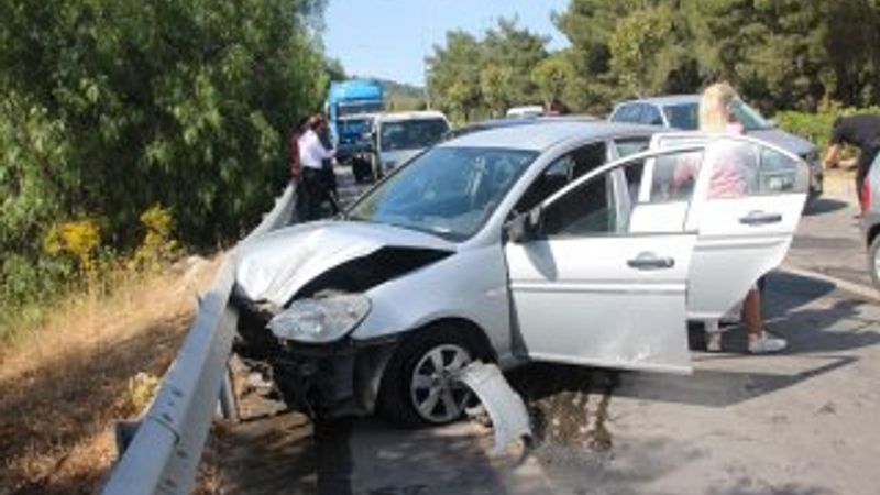 Muğla'da 4 araç birbirine girdi