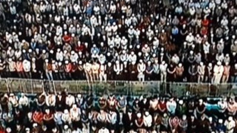 Yenikapı’da teravih namazında yüz binlerce kişi saf tuttu