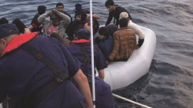 İzmir'de 35 düzensiz göçmen yakalandı