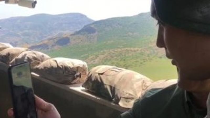 10 aylık oğlunu gören asker gözyaşlarını tutamadı