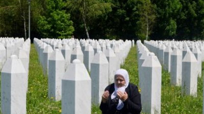 Bosna Hersek şehitlerini andı