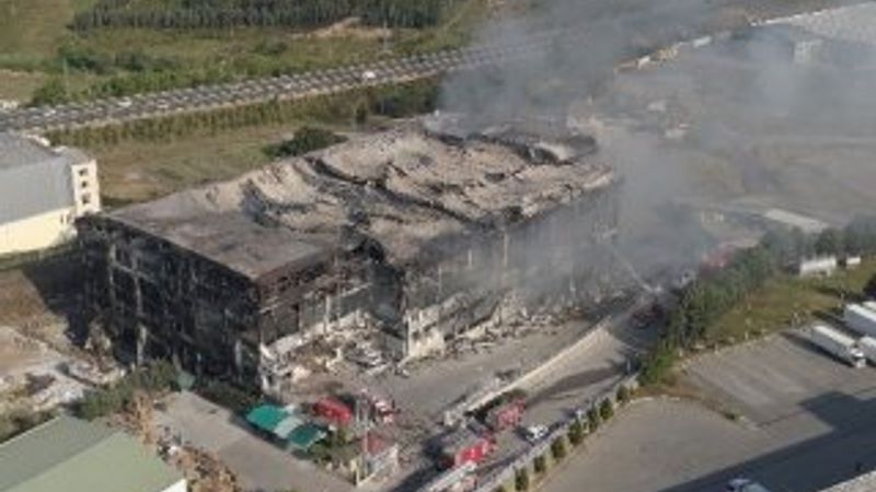 Kocaeli’deki fabrika yangını tamamen söndü