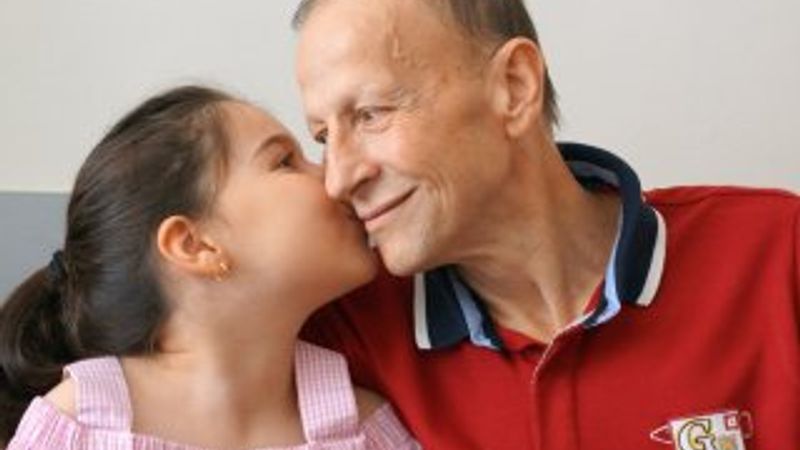 Kanseri yenen dedenin torun sevgisi