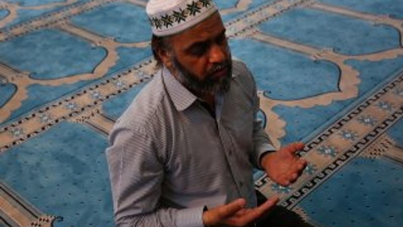 Atina'nın ilk camisinin kapıları açıldı