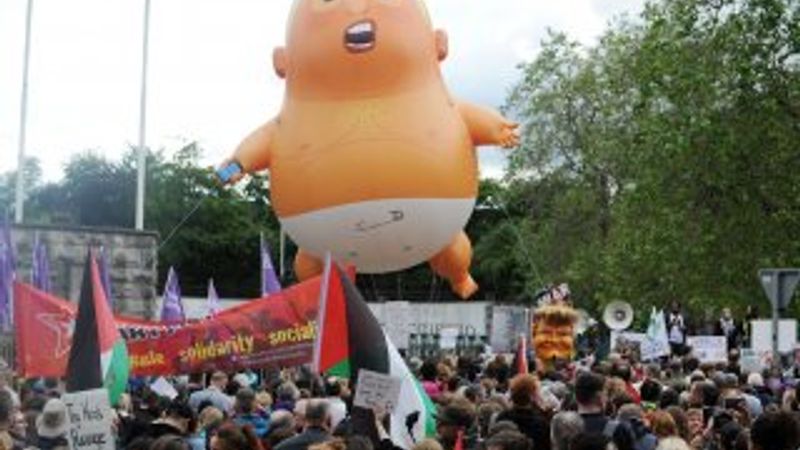 Trump'ın şişme bebeği bu kez de İrlanda'da