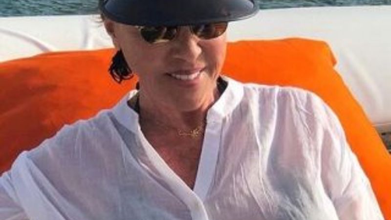 Nebahat Çehre sezonu Kıbrıs'ta açtı