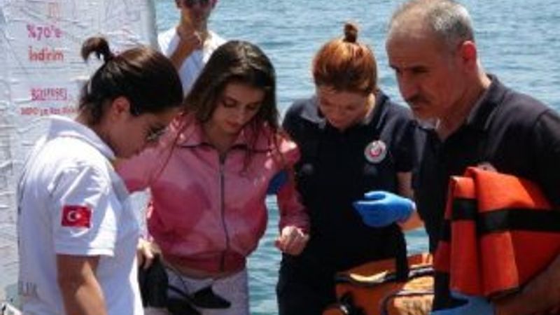 Mehmetçik denizde de can kurtarıyor