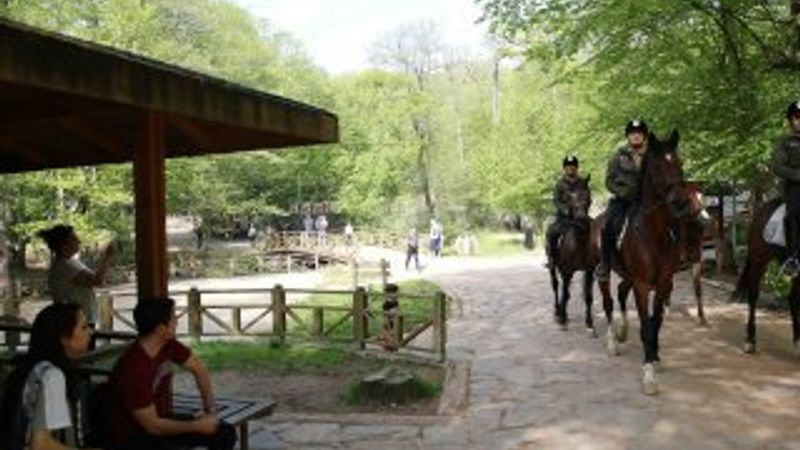 Belgrad Ormanları'nda atlı korumalar
