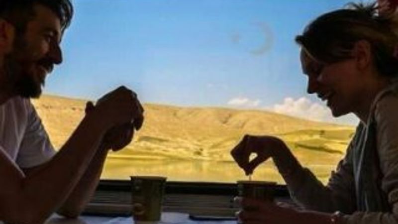 Farah Zeynep Abdullah dedesinin köyüne gitti