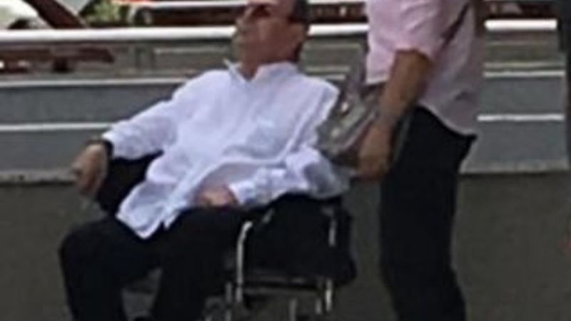 Servetini temizlikçisinin üstüne yaptı